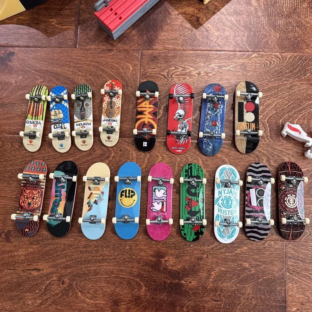 Lot of Spin Master SML 2022 Tech Deck - 17 Fingerboards Ramps Bench Shredline